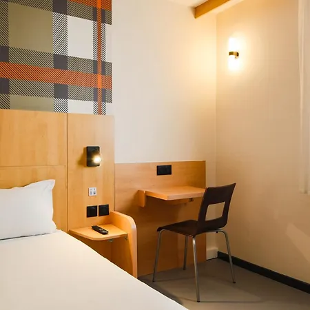 Easyhotel Old Town ホテル 2*