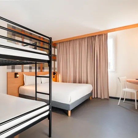 Szálloda Easyhotel Old Town 2*