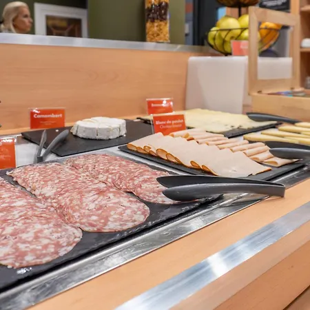 Easyhotel Old Town 2*