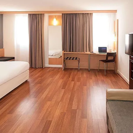 Easyhotel Old Town