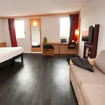 Easyhotel Old Town Hotel