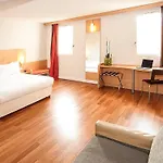 Easyhotel Old Town Hotel 2*