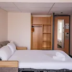 Easyhotel Old Town 2*