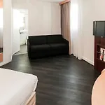 Easyhotel Old Town