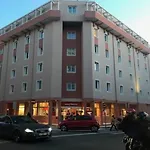 Easyhotel Old Town 2*