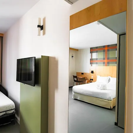 Szálloda Easyhotel Old Town 2*