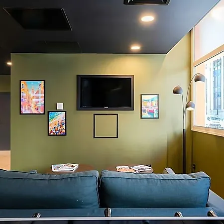 Easyhotel Old Town