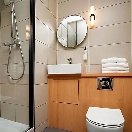 Easyhotel Old Town 2*