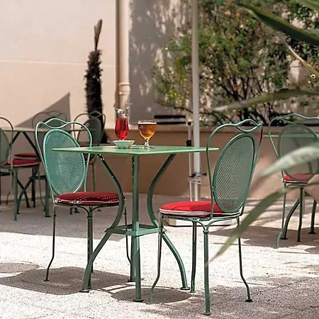 Easyhotel Old Town 2*