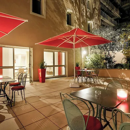 Easyhotel Old Town Hotel