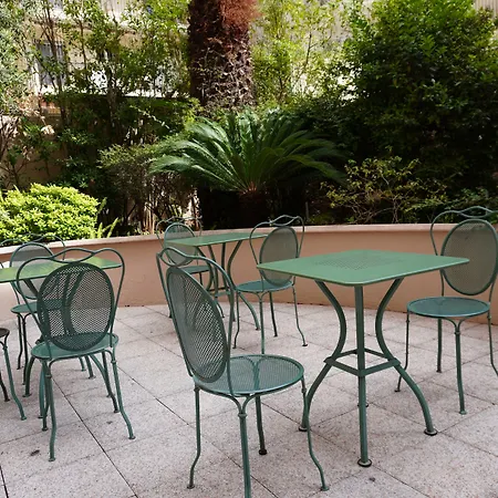 Easyhotel Old Town Hotel
