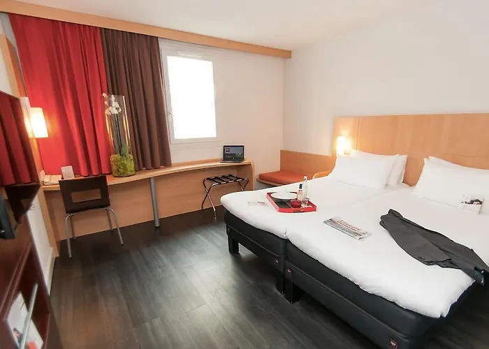 Easyhotel Old Town Hotel