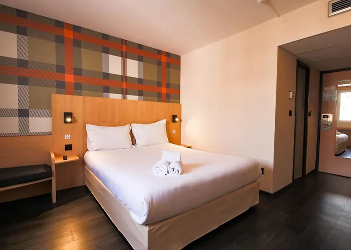 Easyhotel Old Town Otel 2*
