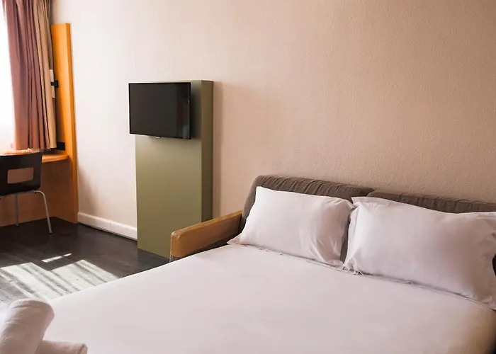 Easyhotel Old Town 2*