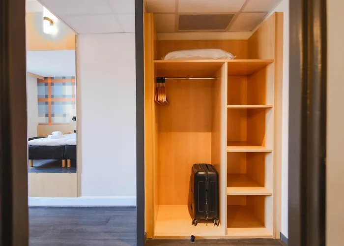 Easyhotel Old Town 2*