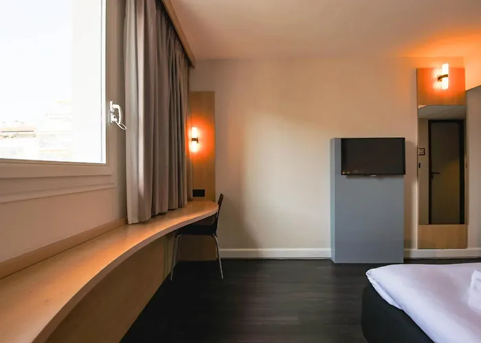 Easyhotel Old Town