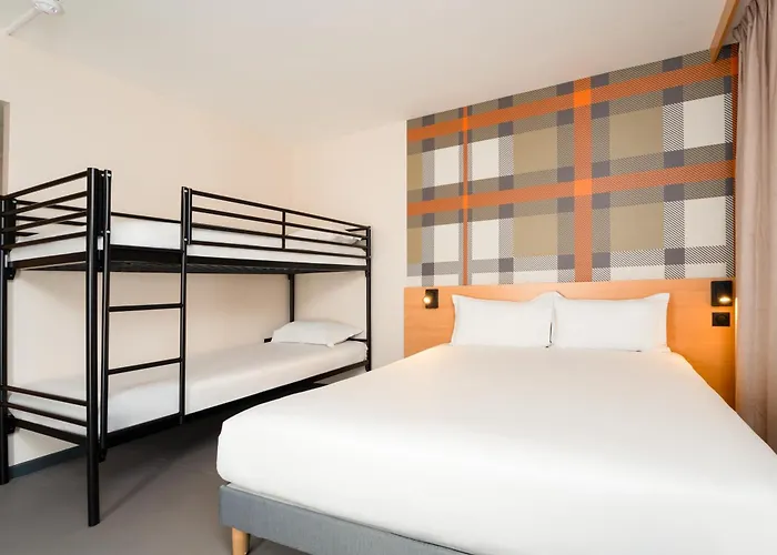 Easyhotel Old Town Hotel
