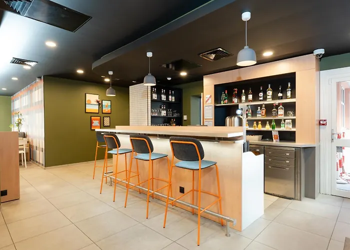 Easyhotel Old Town 2*