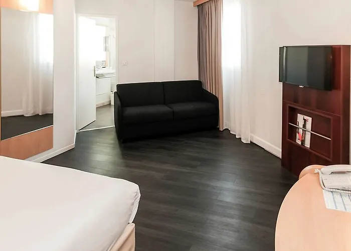 Easyhotel Old Town