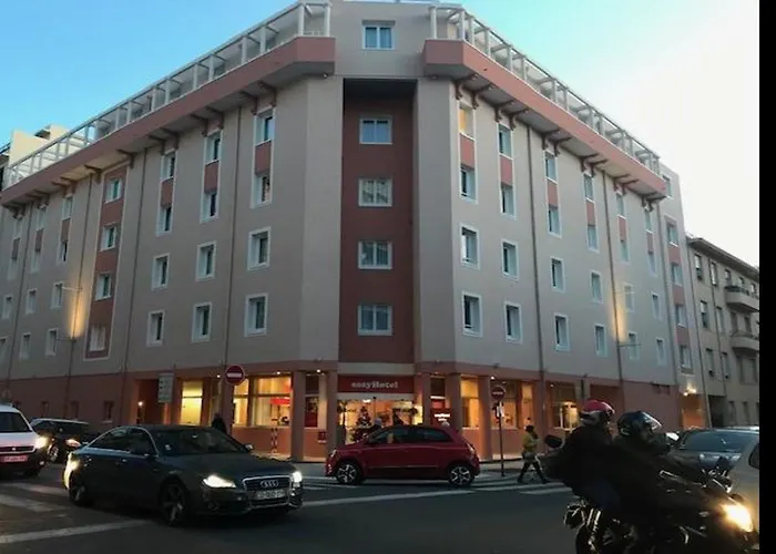 Easyhotel Old Town 2*