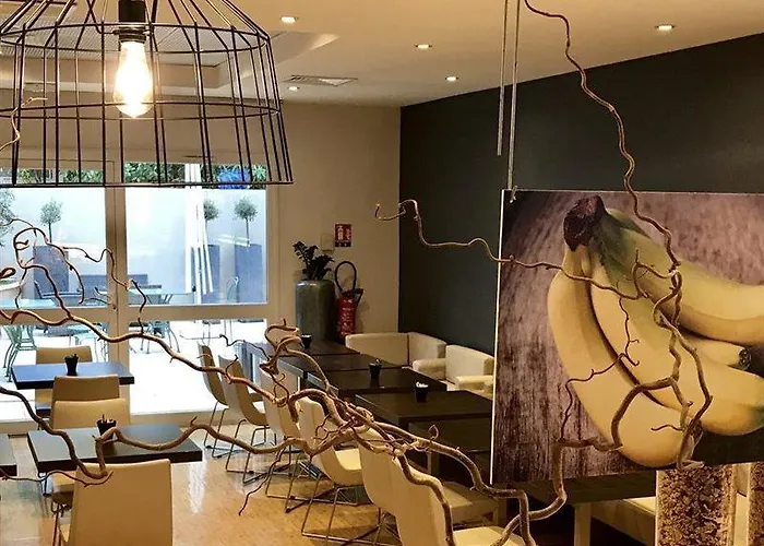 Easyhotel Old Town 2*