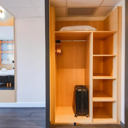 Easyhotel Old Town 2*