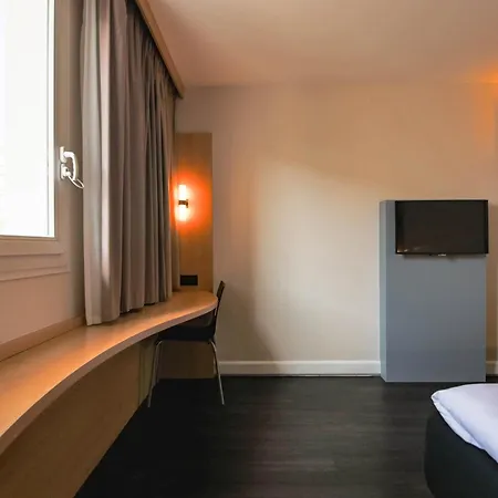 Easyhotel Old Town