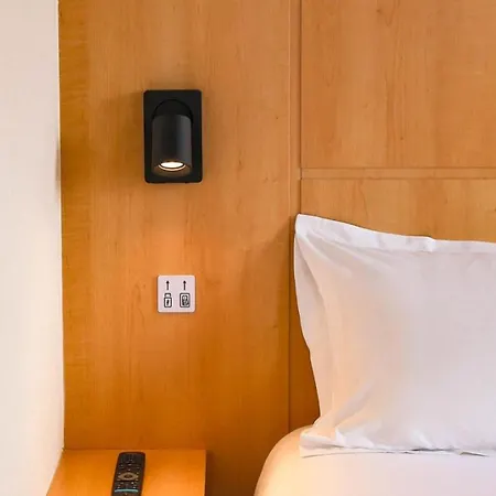 Easyhotel Palais Des Congrès – Old Town