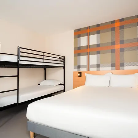Easyhotel Palais Des Congrès – Old Town Hotel