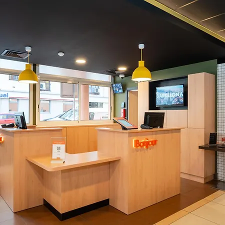 Easyhotel Palais Des Congrès – Old Town 2*