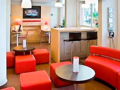 Hotel Easyhotel Palais Des Congrès – Old Town