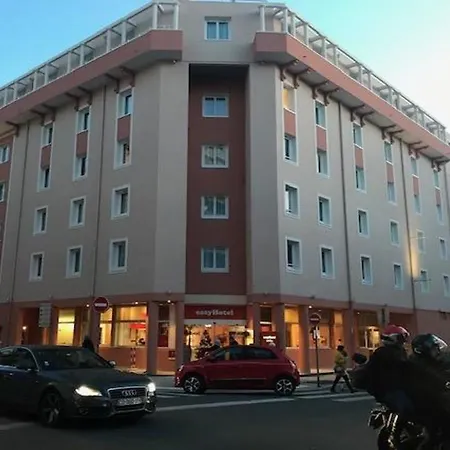 Easyhotel Palais Des Congrès – Old Town 2*